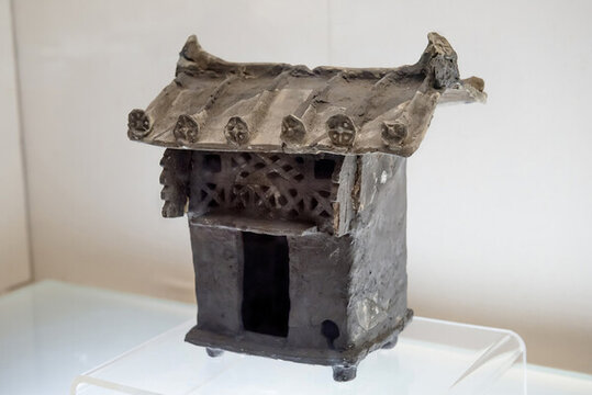 東漢懸山頂花窗陶屋
