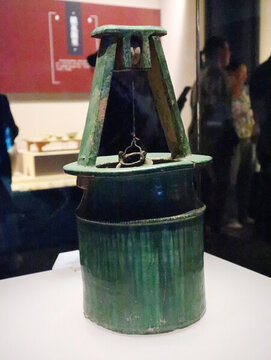綠釉陶井