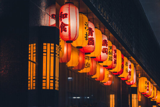 餐廳外的紅燈籠