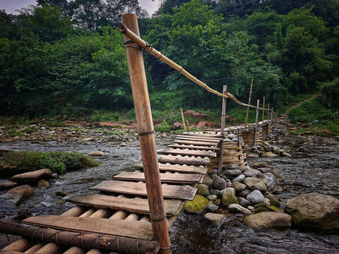 峨嵋山小橋