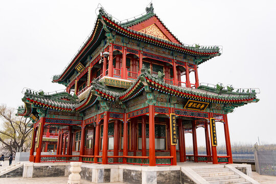 傳統(tǒng)皇家建筑亭臺(tái)樓閣