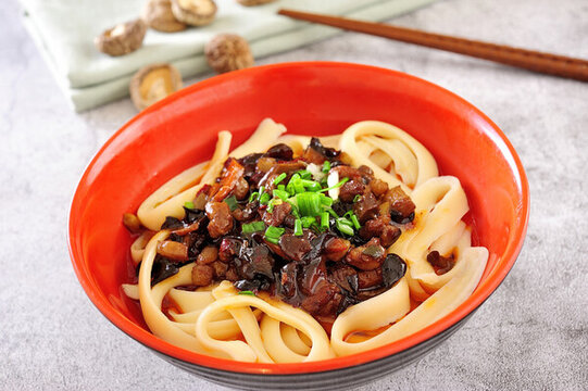 香菇肉打鹵面