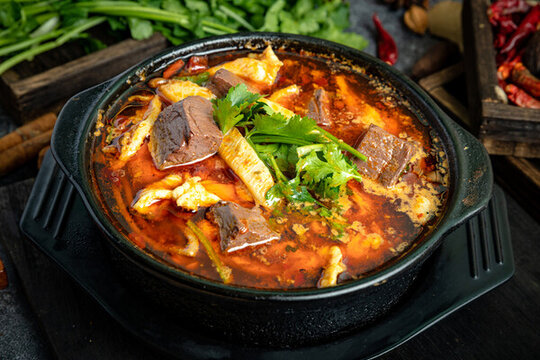 砂鍋水煮肉片