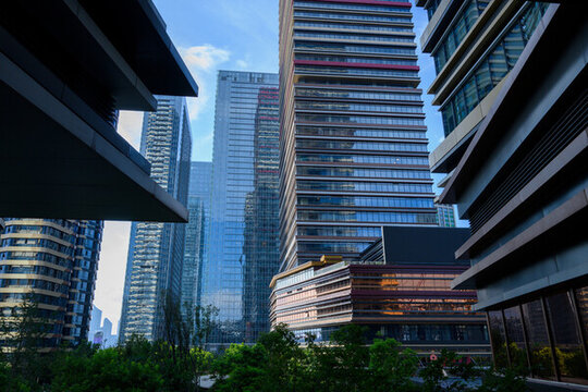 城市現(xiàn)代建筑仰天俯視