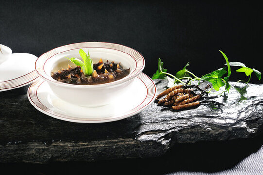 蟲(chóng)草王燉活遼參