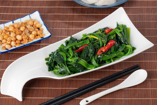 清炒碧綠菠菜苗