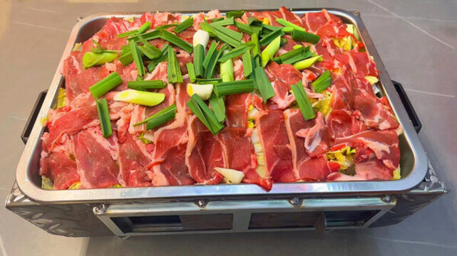 炭鍋現(xiàn)切羊肉