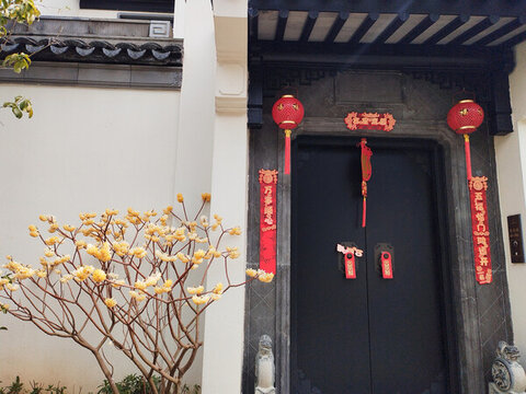 門前結(jié)香花