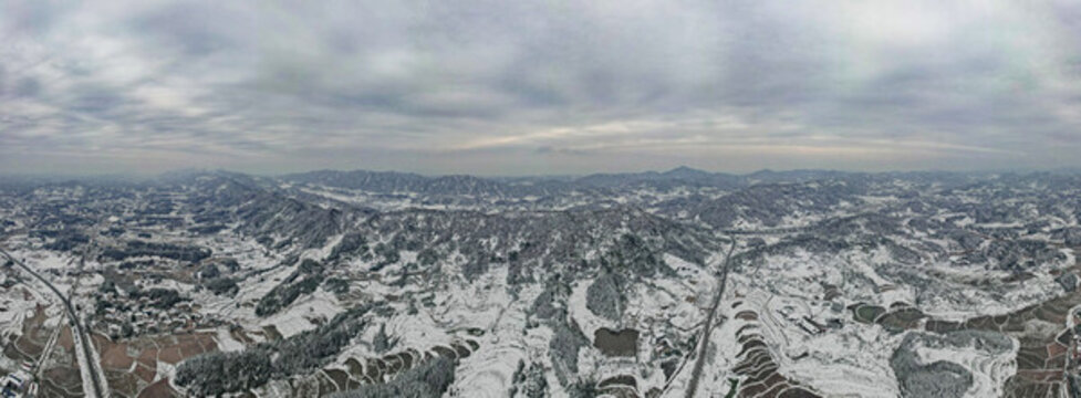 美麗鄉(xiāng)村田園丘陵山川農(nóng)田雪景