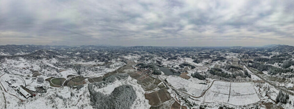 美麗鄉(xiāng)村田園丘陵山川農(nóng)田雪景