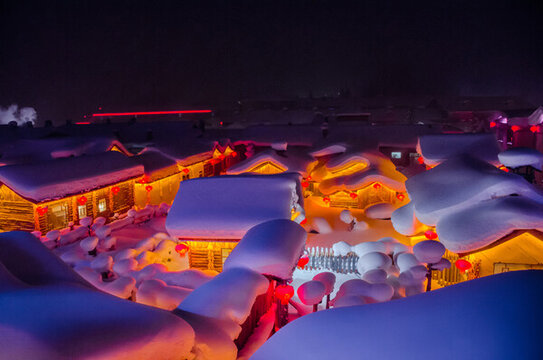 雪鄉(xiāng)美景雪中小木屋積雪全景