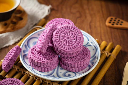 薏米糕紫薯暖胃早餐紫色薏仁饼