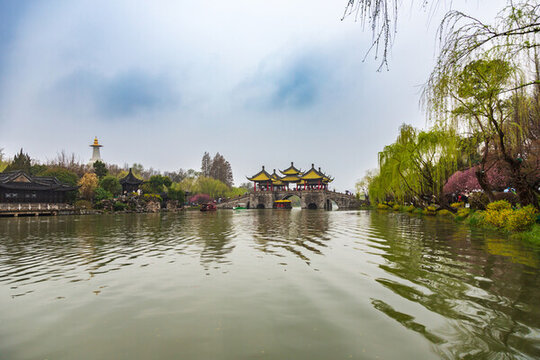 江蘇揚(yáng)州瘦西湖春色