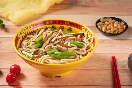 芹菜香干面