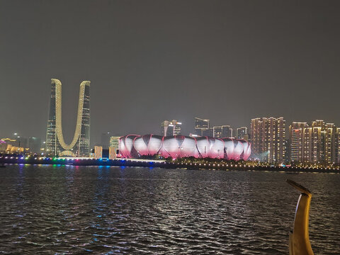 夜游錢塘江