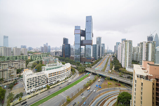 深圳总部与繁华城市高速路