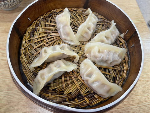 蒸餃
