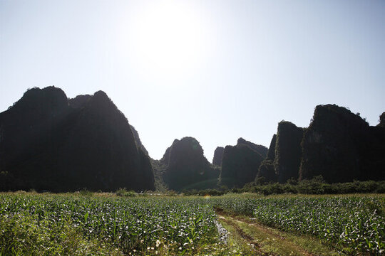英西峰林
