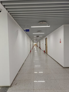 学校走廊办公室走廊