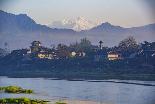 雪山下的元通古鎮(zhèn)