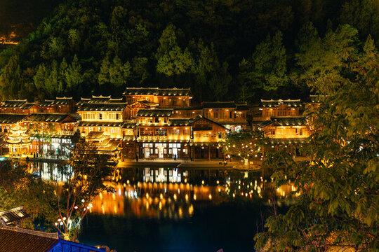峰林布依夜景