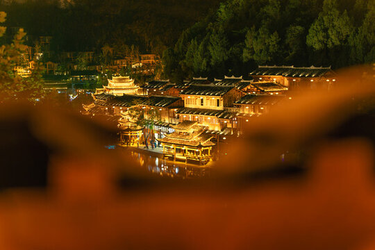 峰林布依夜景