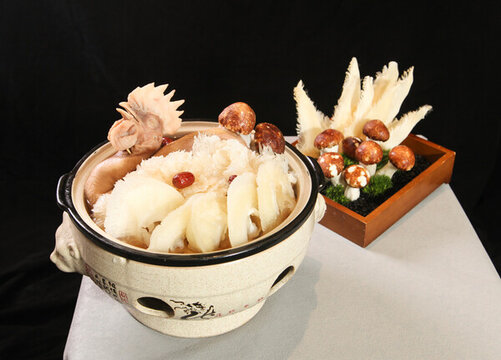 魚翅松茸公雞煲
