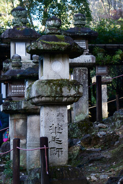 筆毛師石燈