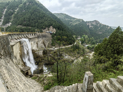 水庫大壩遠山