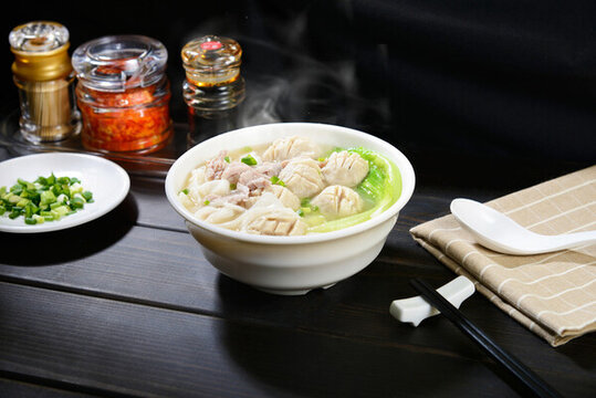 湯粉瘦肉肉丸湯腸粉