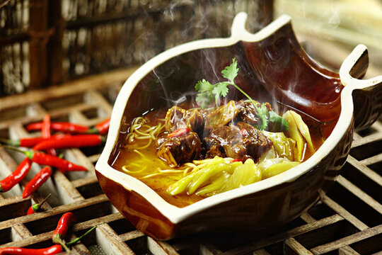 老壇酸菜牛肉面