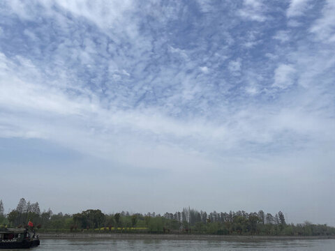 烏鎮(zhèn)運(yùn)河岸邊