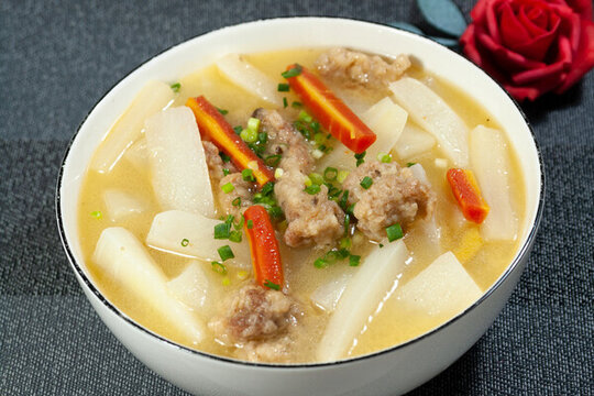 蘿卜酥肉湯