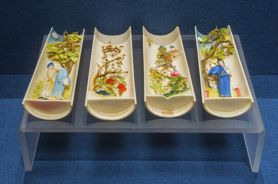 牙雕花鳥(niǎo)人物擺件