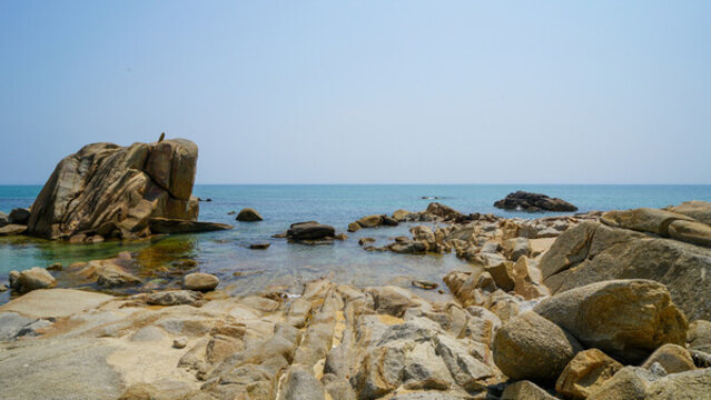 海南海邊礁石