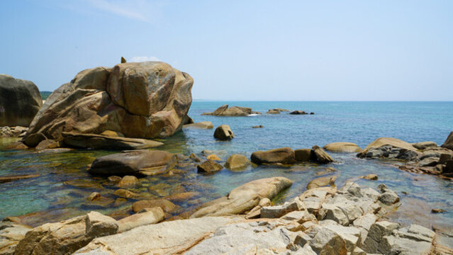 海南海邊礁石