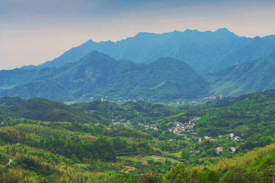 安徽山區(qū)的村莊和自然美景