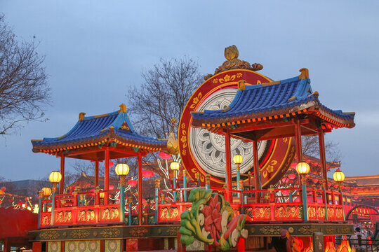 彩燈裝扮的古建筑