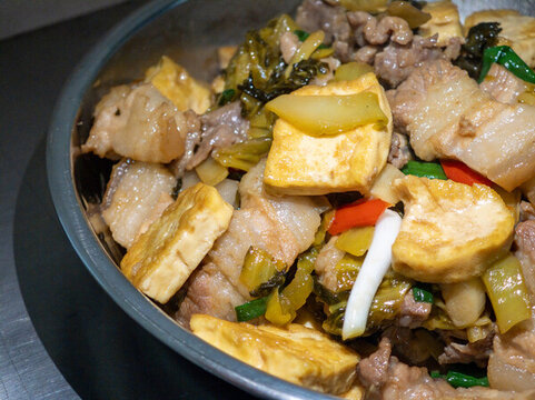 酸菜五花肉煮豆腐