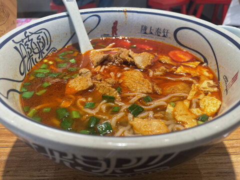 酸辣臊子面