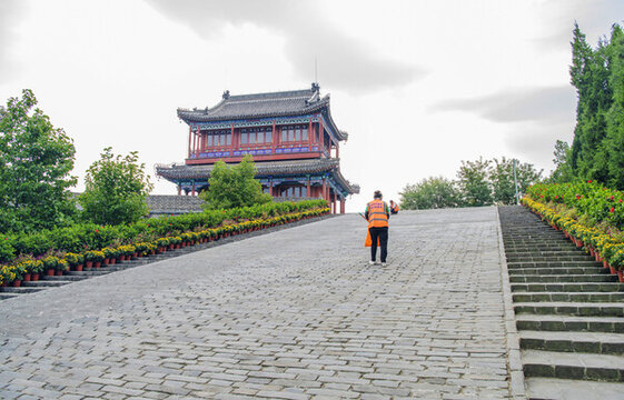 寧海城澄海樓北面與坡路樹木
