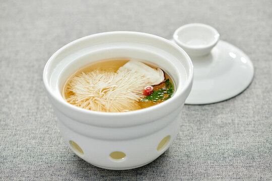 清湯松茸菊花豆腐