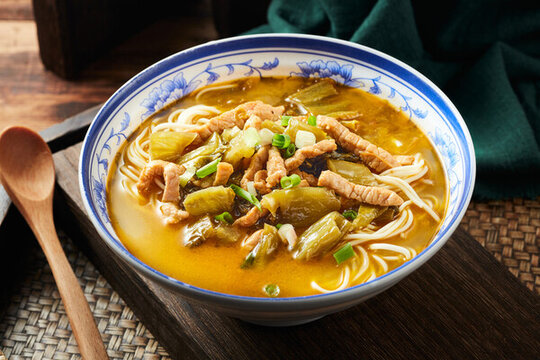 酸菜肉絲面