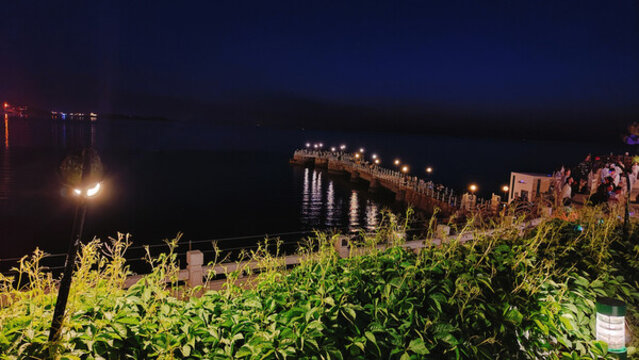 海邊夜景棧橋