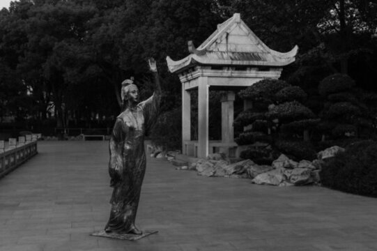 覓渡橋紀(jì)念雕像