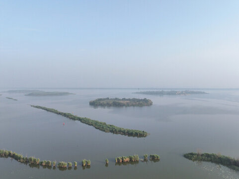 湖中小島