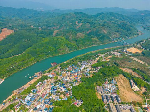 航拍西雙版納勐罕鎮(zhèn)城鎮(zhèn)風(fēng)光