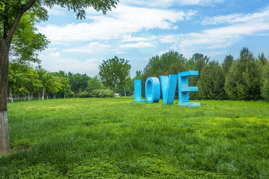 love字體的主題公園自然風(fēng)光