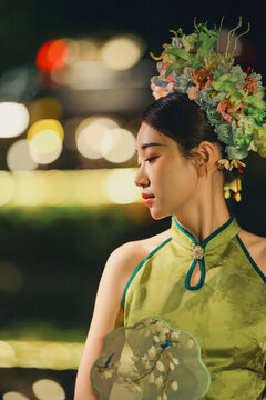 簪花女性人像