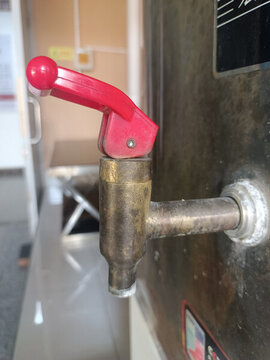 生銹的水龍頭